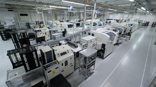 Photo: Panasonic’s mounting machines in Furukawa Plant 2 of Alps Alpine Co., Ltd. (Miyagi Prefecture)