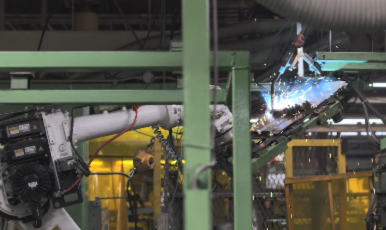 Photo: Handling robots smoothly transport workpieces to each welding process