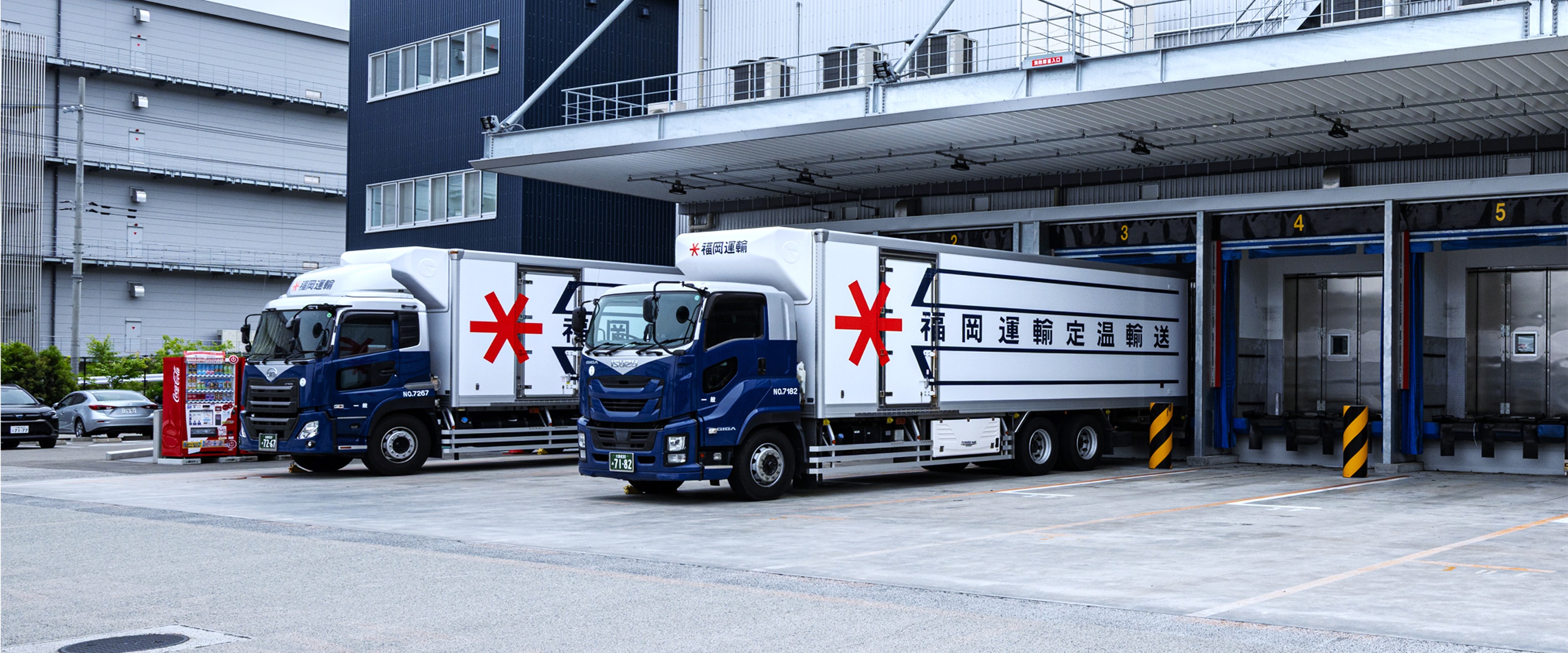 A large truck attempting to park at Fukuoka Unyu’s large warehouse.