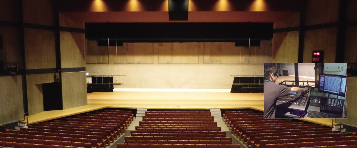 写真：尾張旭市文化会館、劇場内の様子。