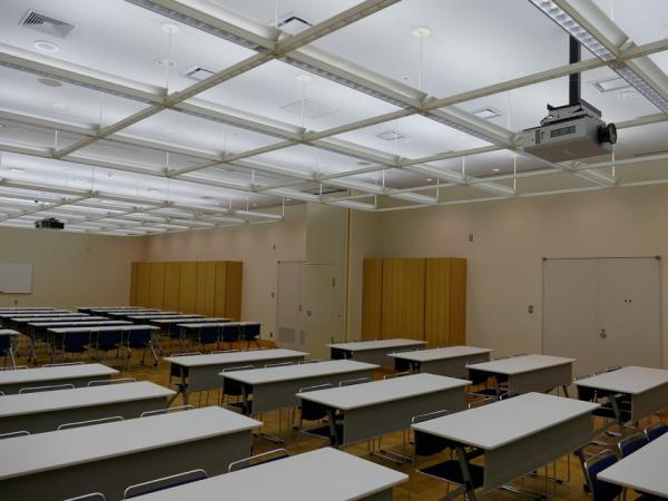 写真：1部屋または2部屋に区切って使用できる学習室