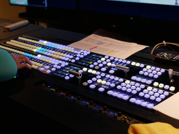 写真：ライブスイッチャー AV-HS6000