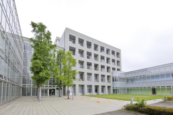 写真：愛知県立大学の外観