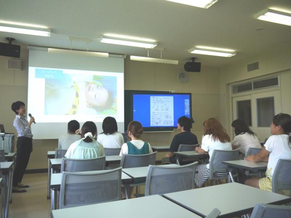 写真：盛岡大学短期大学部様、講義の様子。