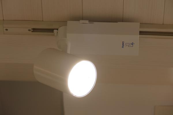 写真：スポットライトの間接光でLinkRayの受信が可能