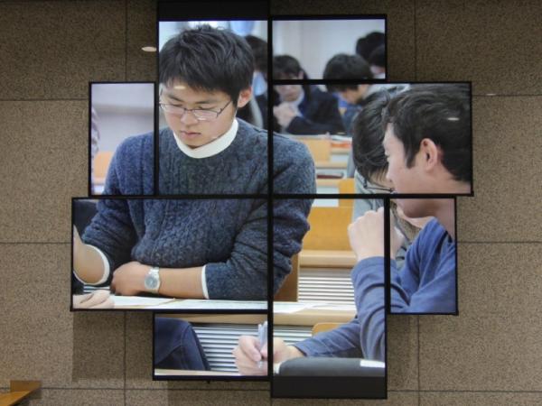 写真：動画を風車型に表示