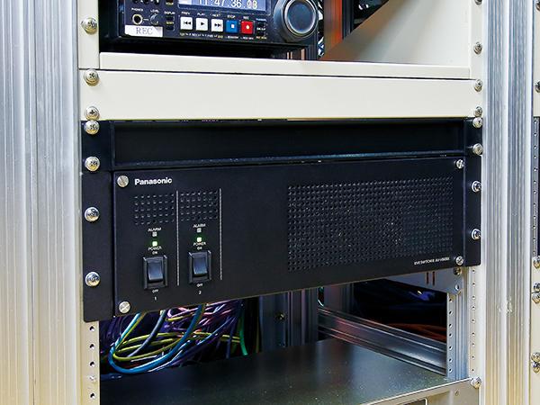 写真：小金井のスタジオ・サブに設置された2MEライブスイッチャーAV-HS6000のメインフレーム