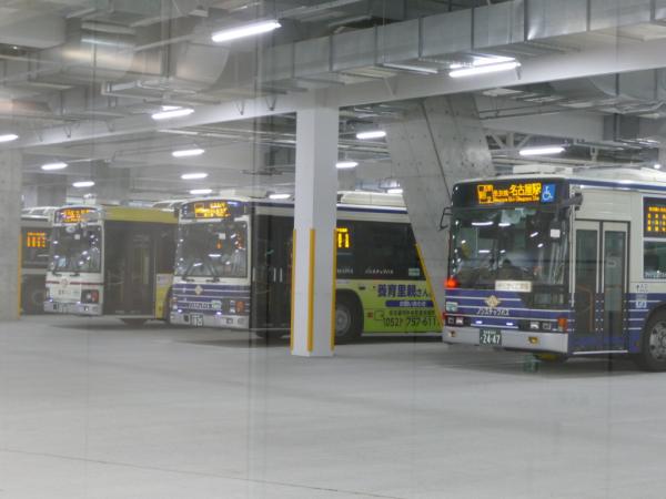 写真：名古屋駅バスターミナル（待機場）