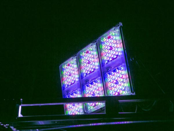 写真：点灯したダイナペインター