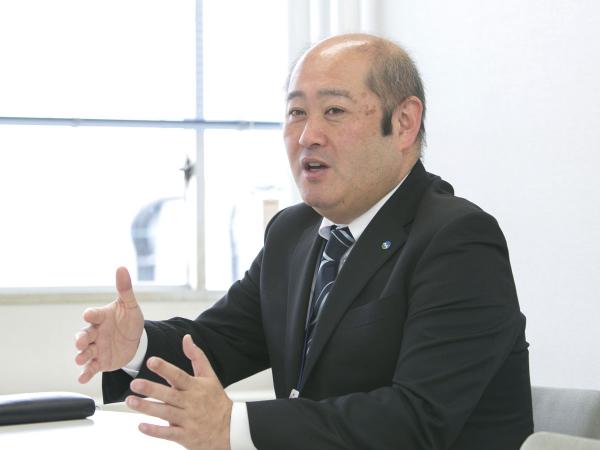 写真：十和田市観光商工部 部長 本宿貴一 様