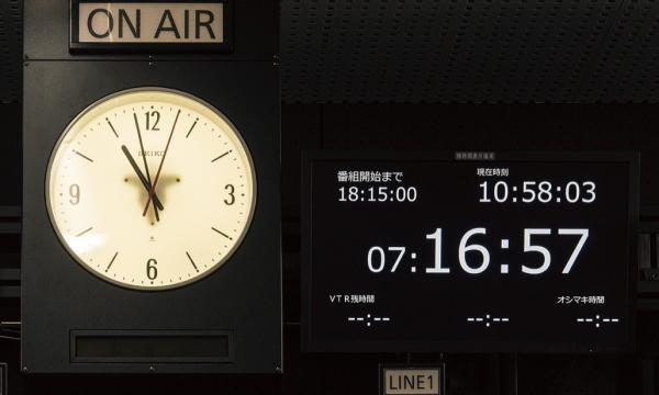 写真：残時間表示端末 - 番組開始までの時間やVTRの残時間、オシマキ時間などを表示する残時間表示端末