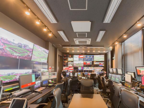 写真：コントロールルーム内全景