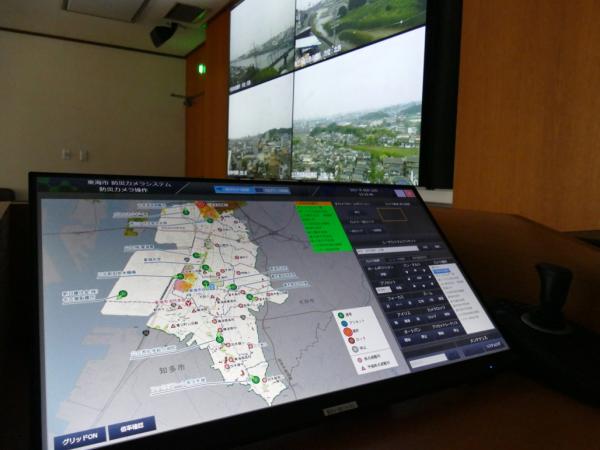 写真：マップ上の防災カメラにタッチするとその画像を確認できる映像操作端末