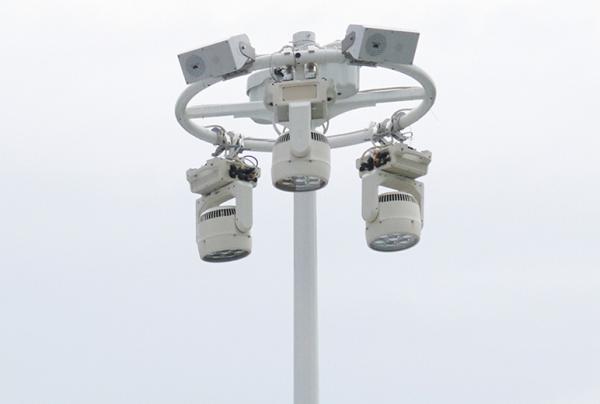 写真：照明用のポール