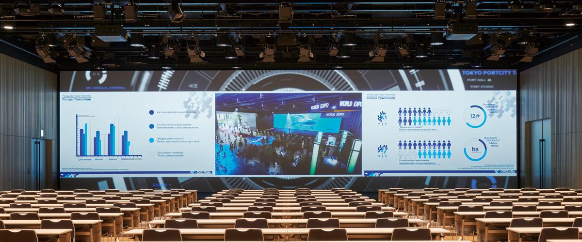 写真：ポートホールの巨大スクリーン