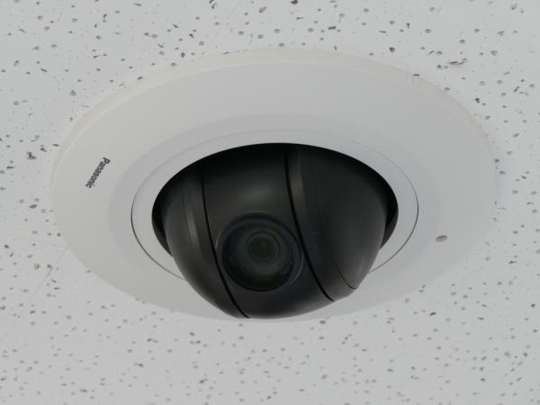 写真：屋内プリセットコンビネーションネットワークカメラ　WV-SC387A　11台