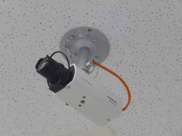 写真：屋内対応ネットワークカメラ　WV-SPN310AV　4台