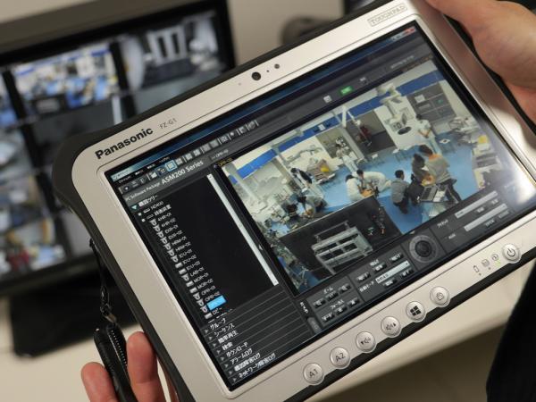 写真：タブレットを持ち出して操作も可能