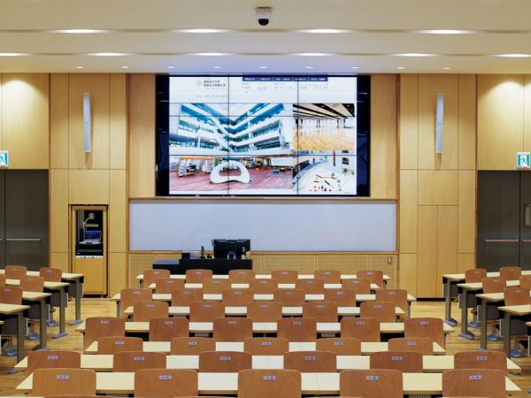 写真：南側の明るい部屋でもクリアな映像が得られていると満足度は高い