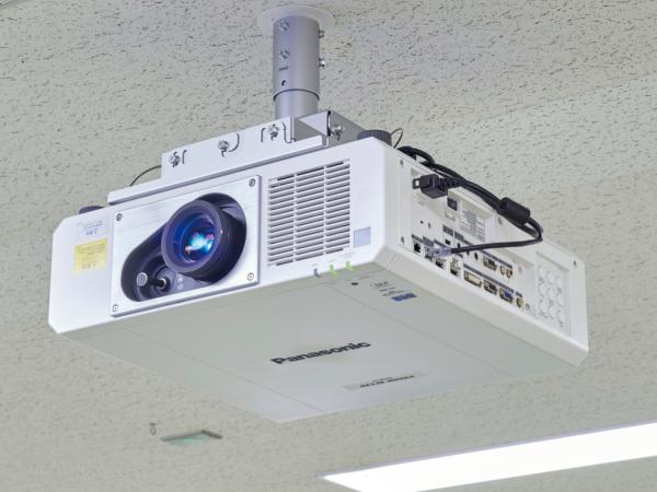 写真：2016年春発売のPT-RZ570JWをご採用