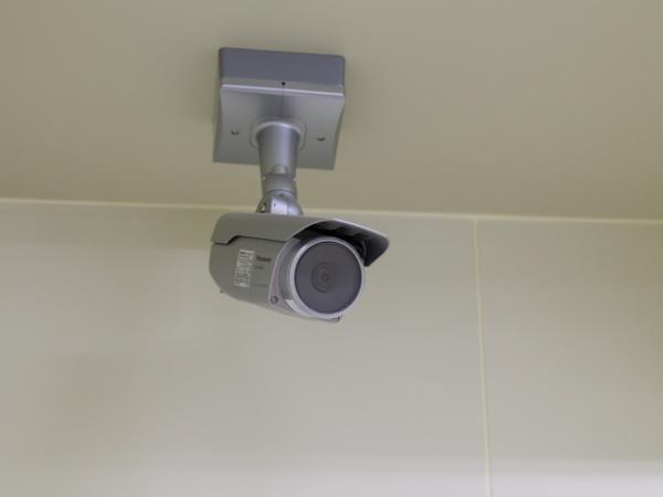 写真：屋外ハウジング一体型ネットワークカメラ WV-SPW310