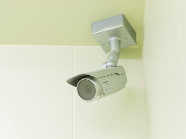 写真：全室用のネットワークカメラ WV-SPW310