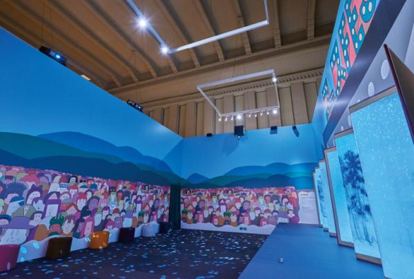 写真：雪が降り積もる様子を演出