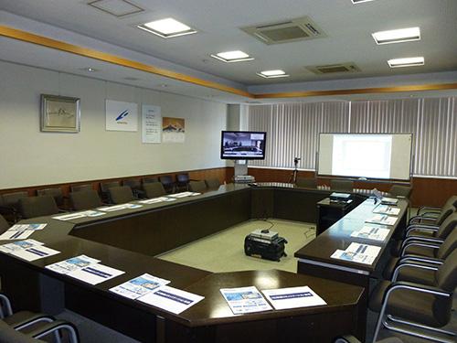写真：高松本社の大会議室