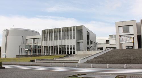 写真：慶應義塾大学 様 湘南藤沢キャンパス外観
