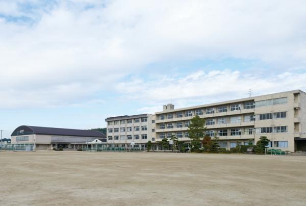 写真：金光中学校外観