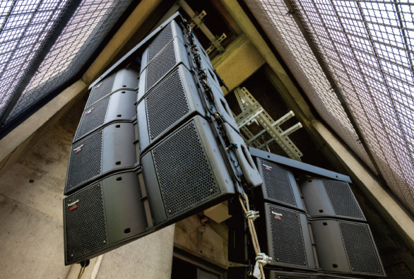 写真：ラインアレイスピーカーWS-LA500AWP