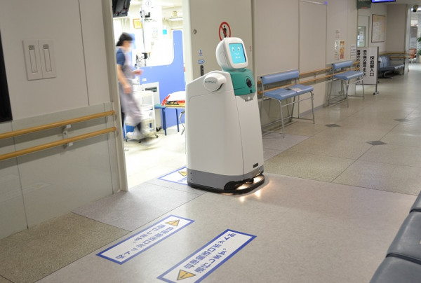 写真：採血室から走行ガイド不要で検査室へ