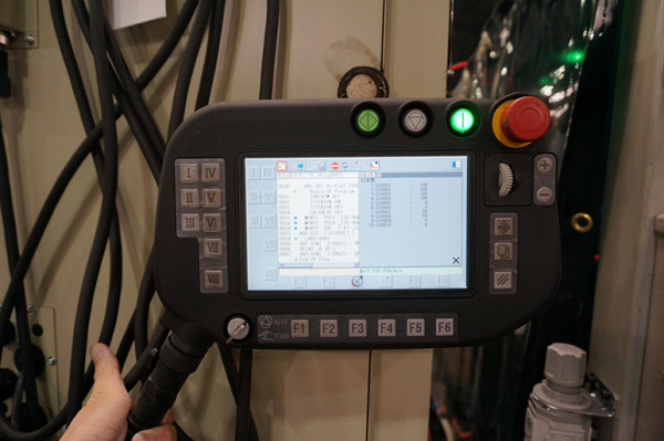 写真：建機・農機向け部品には深い溶け込みが求められる