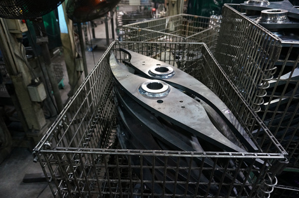 写真：厚板部品には深い溶け込みが求められる