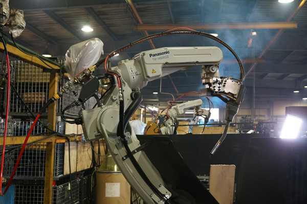 写真：最新型の溶接ロボットSuper Active TAWERS（オプション）。