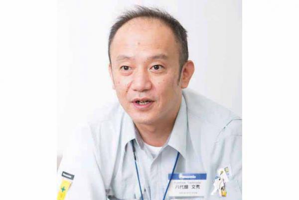 写真：パナソニック株式会社 AVCネットワークス社 ITプロダクツ事業部 プロダクトセンター ソリューション製造チーム 八代醍文秀氏