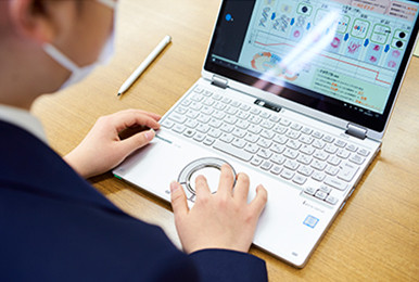 写真：ホイールパッドで操作