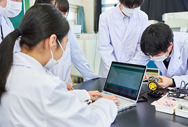 写真：実習で使用されるレッツノート