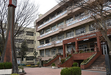 写真：大宮北高等学校外観