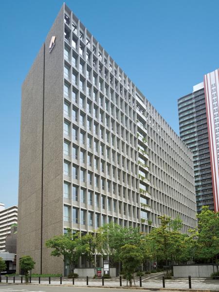 写真：2015年に創業130周年を迎えた南海電気鉄道株式会社 様 本社が入居する『南海なんば第1ビル』