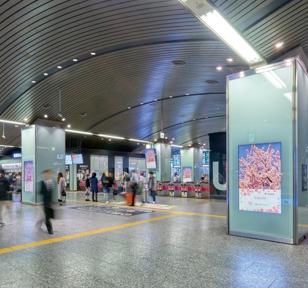 写真：南海ADビジョン 3階北改札エリア
