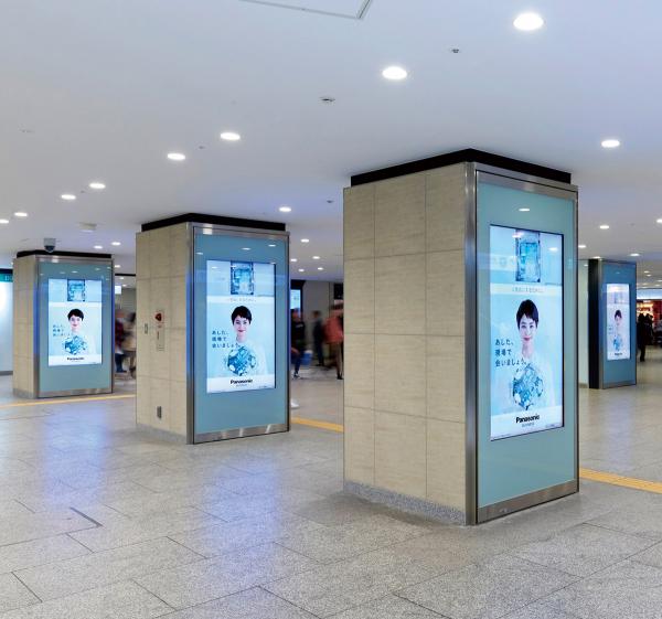 写真：南海ADビジョン B1高島屋前通路