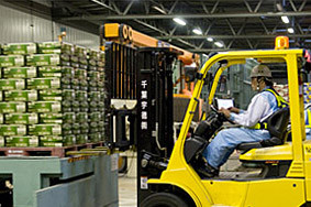 写真：フォークリフト