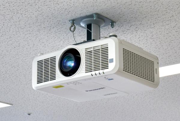 写真：日本工学院専門学校の一般教室