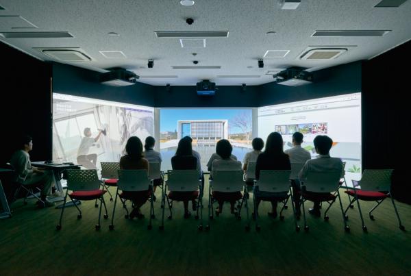 写真：スクリーン1面ごとの投写も可能