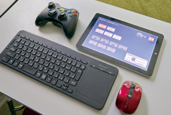 写真：タブレットで画面