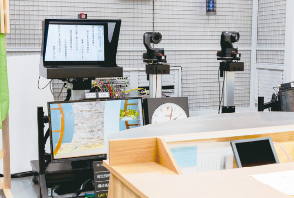 写真：プロンプターカメラ