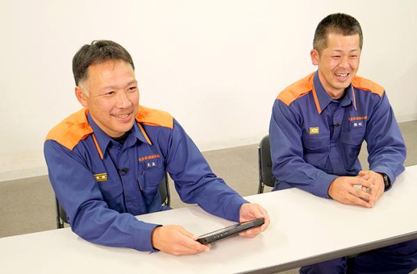 （左）警防課 消防係長 消防司令 大友 和人 様 （右）警防課 救急救助係長 消防司令 樫村 和紀 様