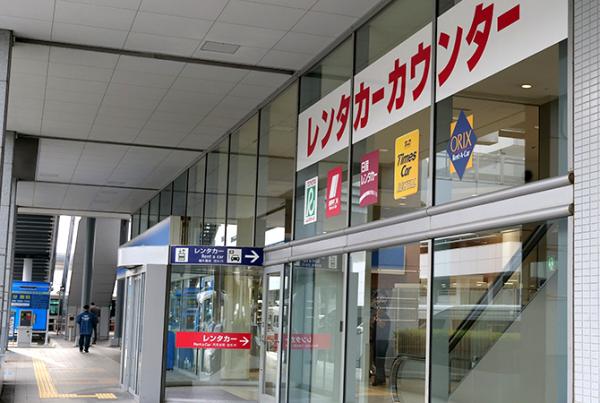 写真：関西国際空港側にあるレンタカーカウンター入口
