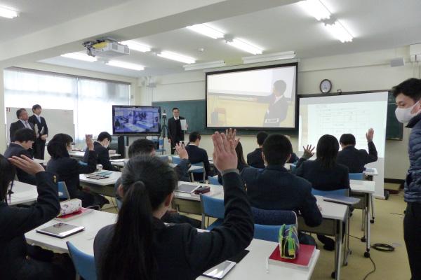 写真：HDコムを活用した県立千種高等学校様と県立和田山高等学校様の遠隔合同授業